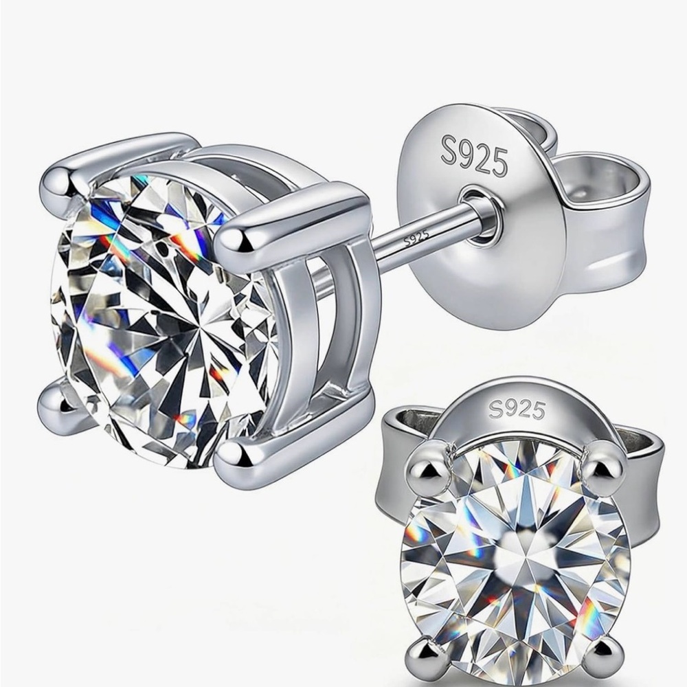 925 Elegant Sterling Silver Stud Earrings